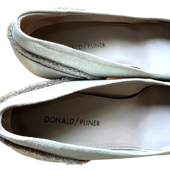 DONALD PLINER FLOE SILVER LEATHER/POINTED TOE/KITTEN HEEL CLASSIC PUMP SIZE 8.5M - Picture 5 of 8